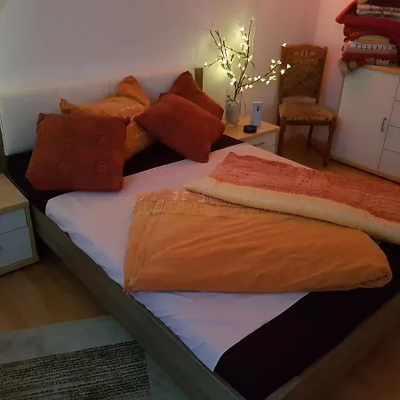 Hbs Bestpreis- Leistung, Naehe City, Bis 5 Personen, 2 Grosse Zimmer, Grosse Kueche, Bad Einfach Und Gut Apartment