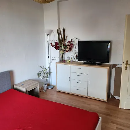 Apartment Hbs Bestpreis- Leistung, Naehe City, Bis 5 Personen, 2 Grosse Zimmer, Grosse Kueche, Bad Einfach Und Gut *