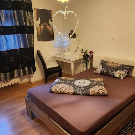 Hbs Bestpreis- Leistung, Naehe City, Bis 5 Personen, 2 Grosse Zimmer, Grosse Kueche, Bad Einfach Und Gut Apartment *