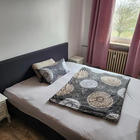 Hbs Bestpreis- Leistung, Naehe City, Bis 5 Personen, 2 Grosse Zimmer, Grosse Kueche, Bad Einfach Und Gut Apartment *