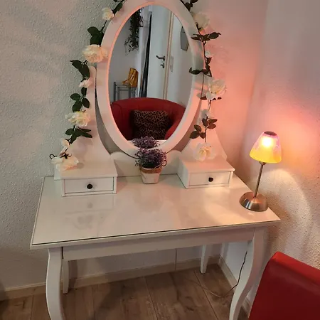 Apartment Hbs Bestpreis- Leistung, Naehe City, Bis 5 Personen, 2 Grosse Zimmer, Grosse Kueche, Bad Einfach Und Gut *
