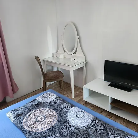 Hbs Bestpreis- Leistung, Naehe City, Bis 5 Personen, 2 Grosse Zimmer, Grosse Kueche, Bad Einfach Und Gut Halberstadt