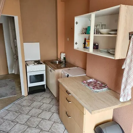 Hbs Bestpreis- Leistung, Naehe City, Bis 5 Personen, 2 Grosse Zimmer, Grosse Kueche, Bad Einfach Und Gut