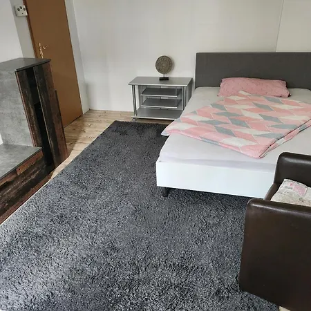 Hbs Bestpreis- Leistung, Naehe City, Mit Parkplatz, Sie Waehlen 1 Oder 2 Grosse Fuer 1- 5 Personen Grosse Kueche, Bad Einfach Und Gut Apartament Halberstadt
