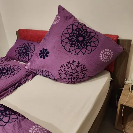 Hbs Bestpreis- Leistung, Naehe City, Bis 5 Personen, 2 Grosse Zimmer, Grosse Kueche, Bad Einfach Und Gut Apartment Halberstadt