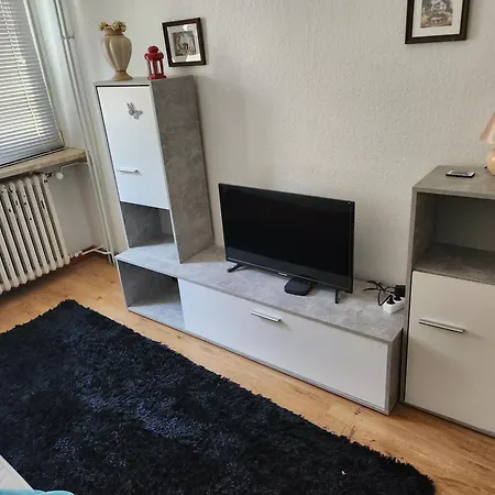 Hbs Bestpreis- Leistung, Naehe City, Bis 5 Personen, 2 Grosse Zimmer, Grosse Kueche, Bad Einfach Und Gut *