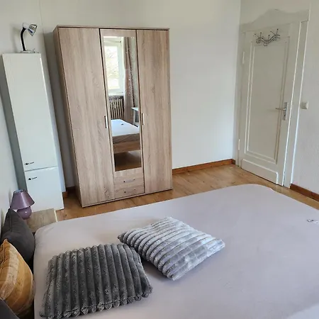 Hbs Bestpreis- Leistung, Naehe City, Bis 5 Personen, 2 Grosse Zimmer, Grosse Kueche, Bad Einfach Und Gut Halberstadt